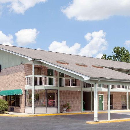 Days Inn By Wyndham Columbia Ne Fort Jackson Zewnętrze zdjęcie