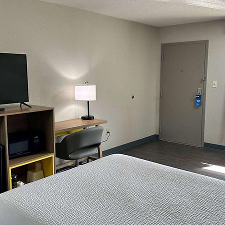 Days Inn By Wyndham Columbia Ne Fort Jackson Zewnętrze zdjęcie