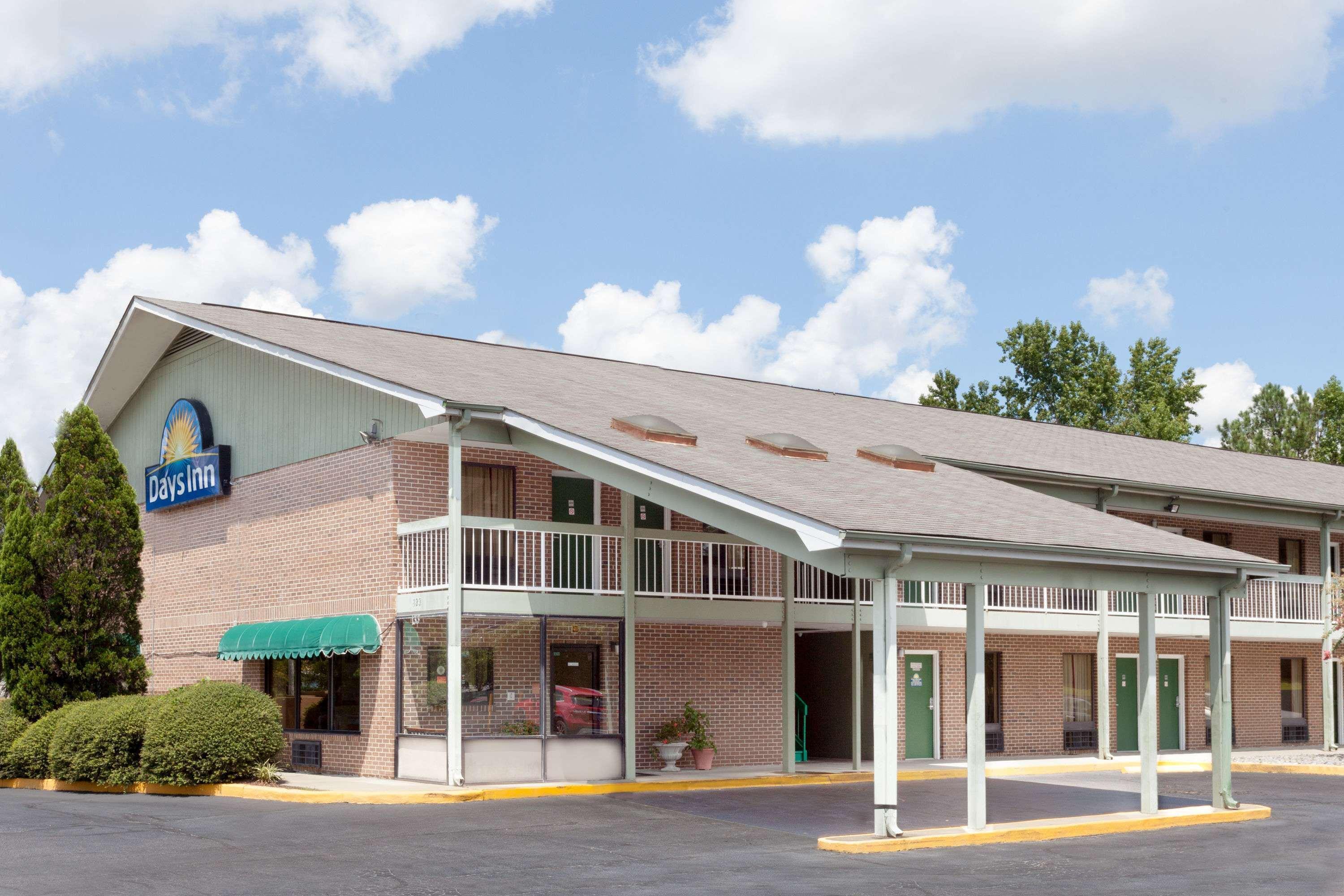 Days Inn By Wyndham Columbia Ne Fort Jackson Zewnętrze zdjęcie