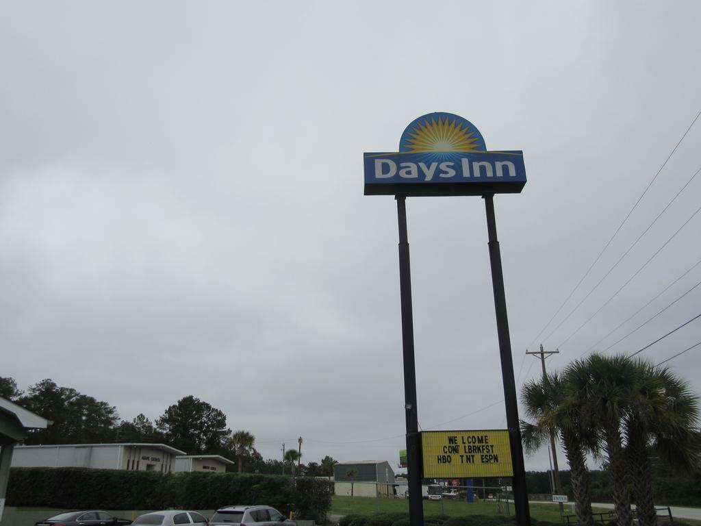 Days Inn By Wyndham Columbia Ne Fort Jackson Zewnętrze zdjęcie
