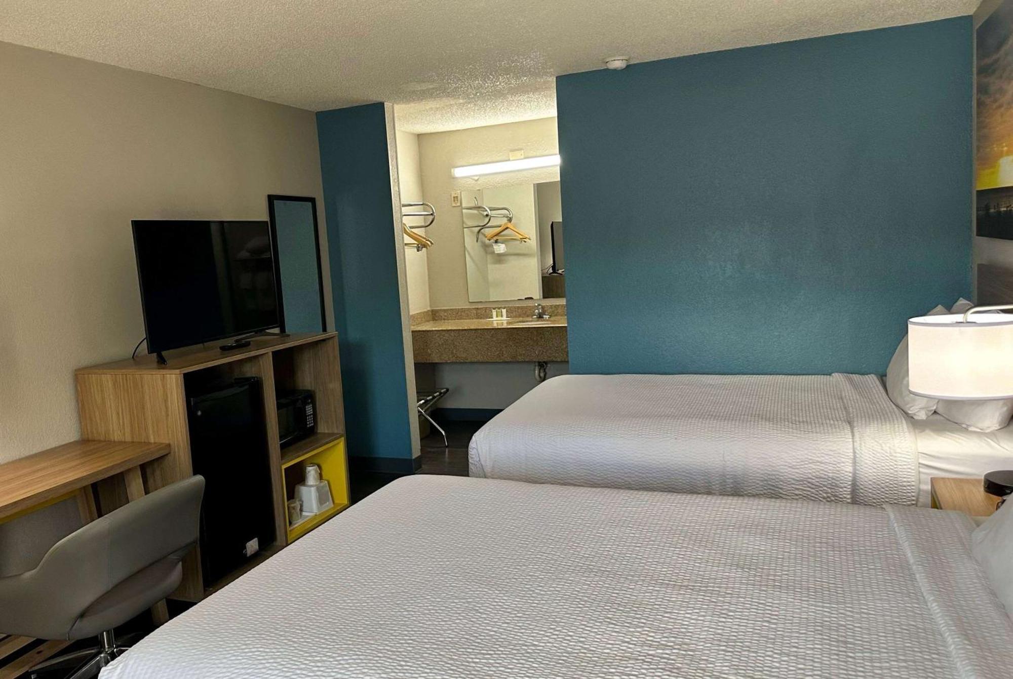Days Inn By Wyndham Columbia Ne Fort Jackson Zewnętrze zdjęcie