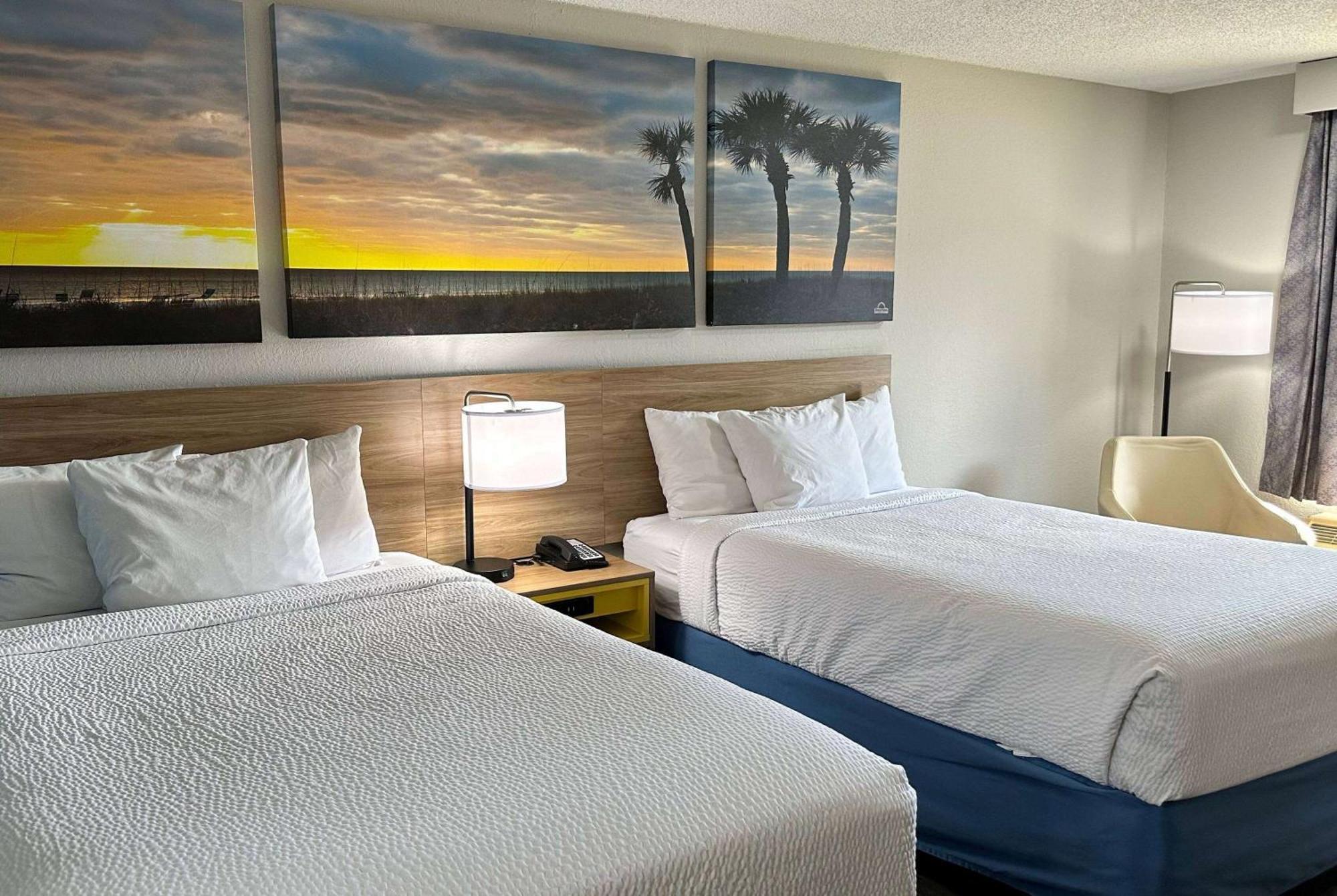 Days Inn By Wyndham Columbia Ne Fort Jackson Zewnętrze zdjęcie