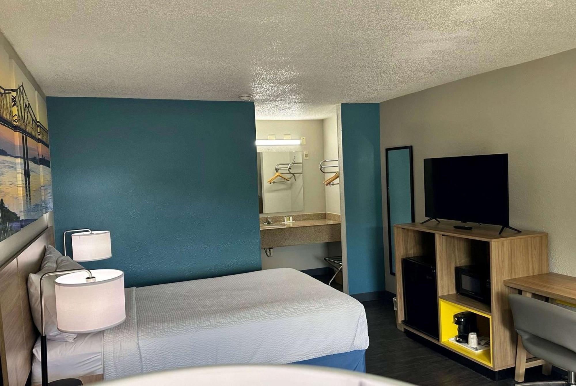 Days Inn By Wyndham Columbia Ne Fort Jackson Zewnętrze zdjęcie