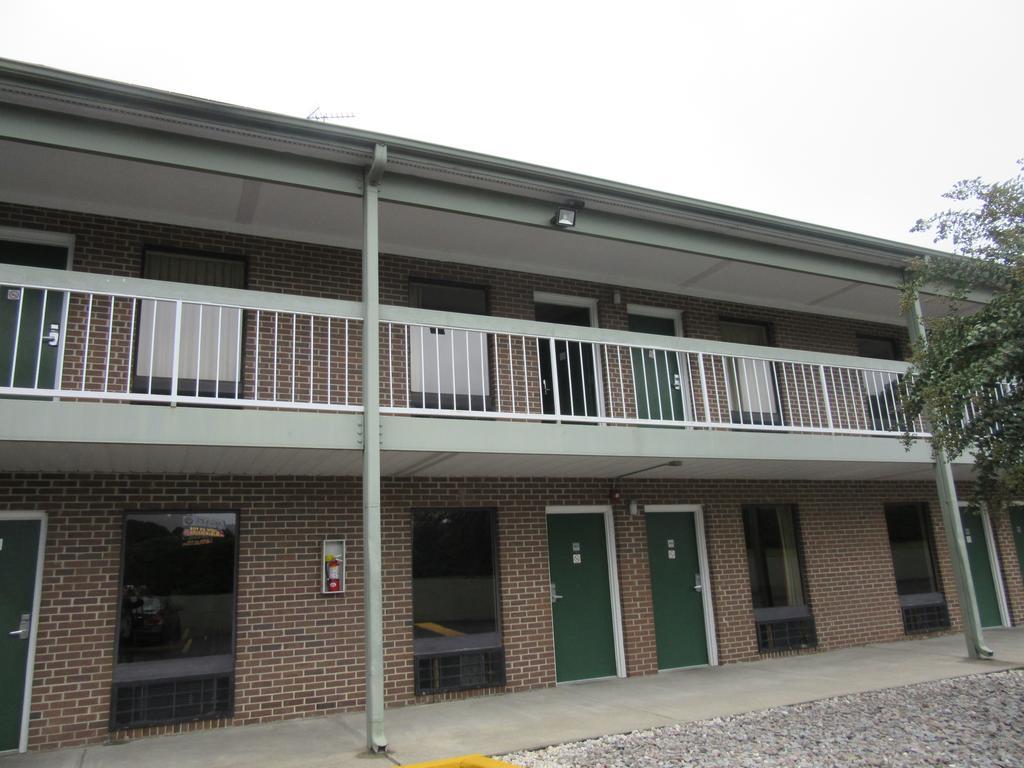Days Inn By Wyndham Columbia Ne Fort Jackson Zewnętrze zdjęcie